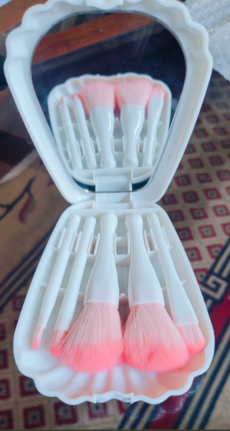 Shell Makeup Brush Set and Mirror Box