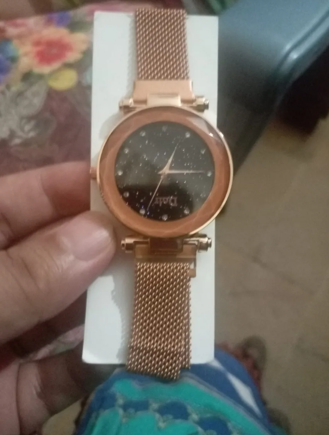 Cute & Classy Magnetic Wrist Watch For Girls